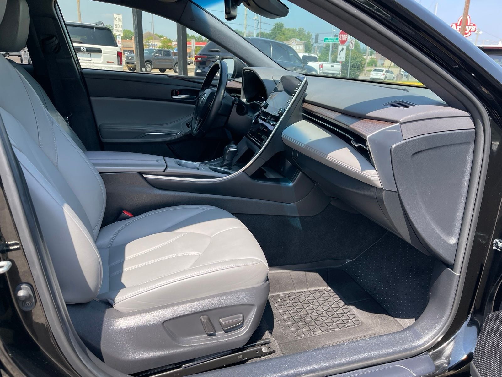 2021 Toyota Avalon Hybrid XLE Plus