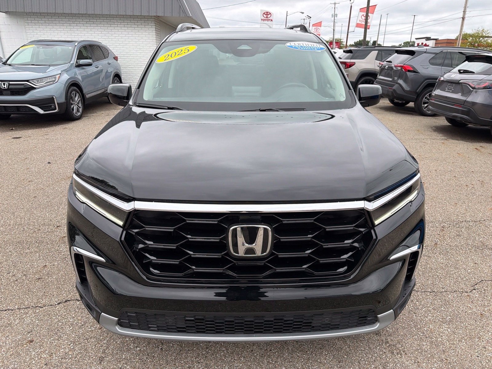 2025 Honda Pilot Touring+ - Photo 2