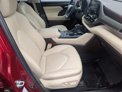 2022 Toyota Highlander Hybrid XLE