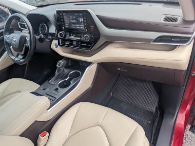 2022 Toyota Highlander Hybrid XLE