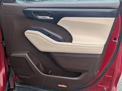 2022 Toyota Highlander Hybrid XLE