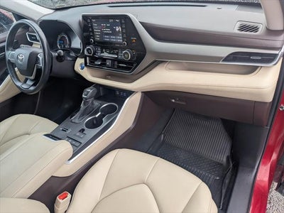 2022 Toyota Highlander Hybrid XLE