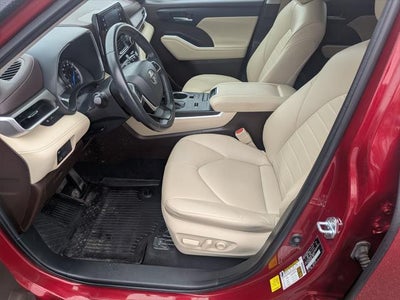 2022 Toyota Highlander Hybrid XLE