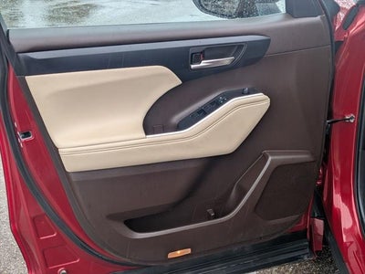 2022 Toyota Highlander Hybrid XLE