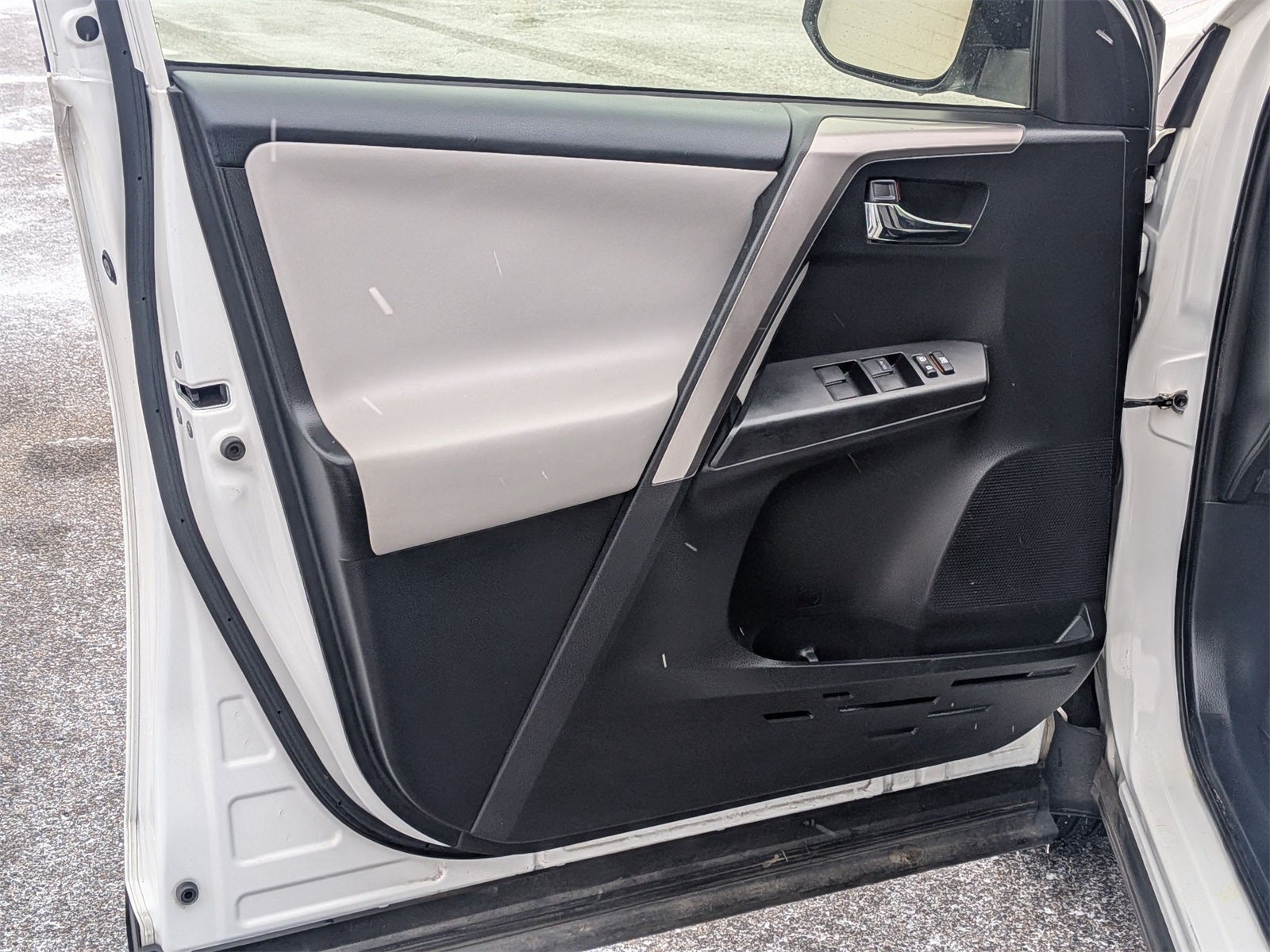 2017 Toyota RAV4 Hybrid XLE